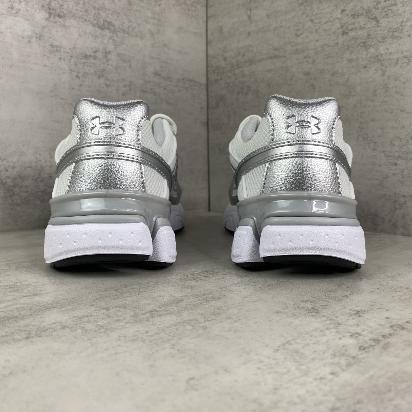 アンダーアーマー HOVR CG Reactor CT ホワイト/シルバー 画像 5