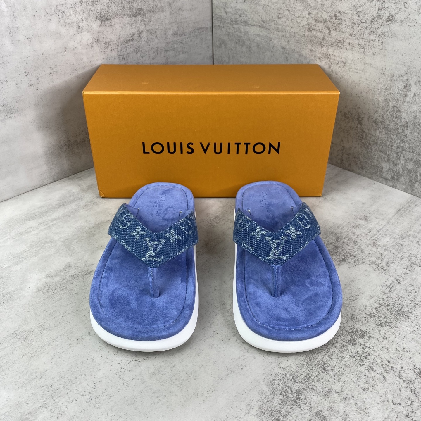 ルイヴィトン LV Flip トング ブルー モノグラムデニム 1AK7TM 詳細画像 1